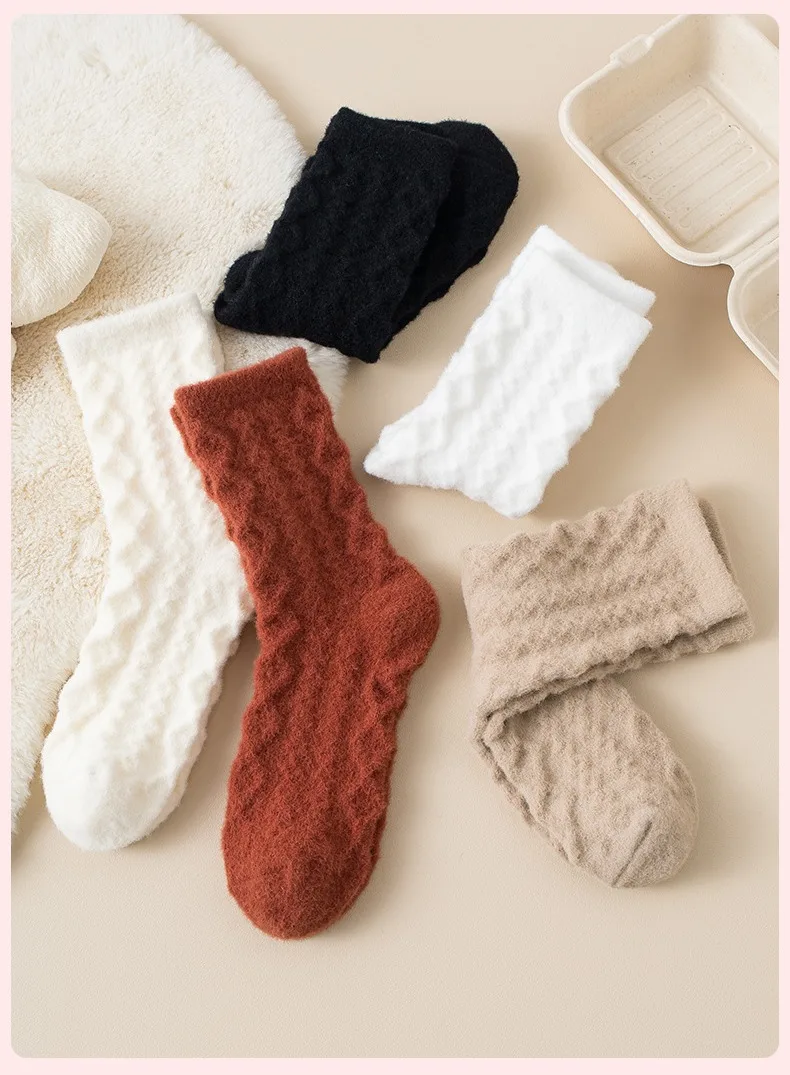 Neue Kühle Frauen Schwarz Weiß Baumwolle Dicke Socke Solide Herbst Winter Warme Dame Weibliche Mittleren Rohr Boden Socken Für Frauen – Detail 26