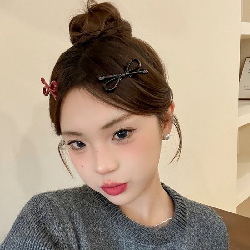 

Sweet Polka Dot Bow Oval Hair Clip Trendy Bang Clip for Girls Hair Accessory for Flyaways Suitable for All Seasons