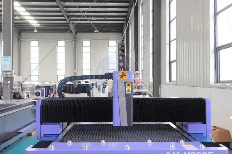 ยี่ห้อใหม่ 1500W เครื่องมือตัดเลเซอร์ใช้งานง่าย CNC 1500*3000 มม.เครื่องตัดเลเซอร์ที่มีประสิทธิภาพสําหรับแผ่นโลหะ