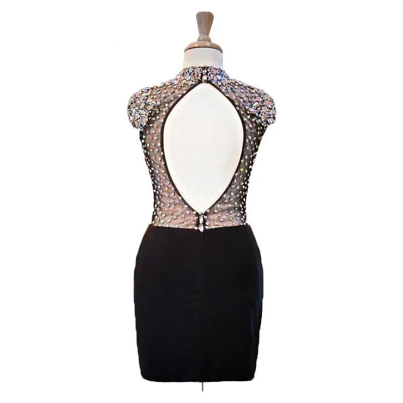 Schwarz Cocktail Kleider Mantel Cap Sleeves Satin Perlen Kristalle Backless Sexy Homecoming Kleider