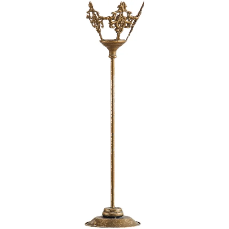 

American retro wrought iron candle holder romantic candlelight dinner atmosphere arrangement ornament wedding decoration shootin