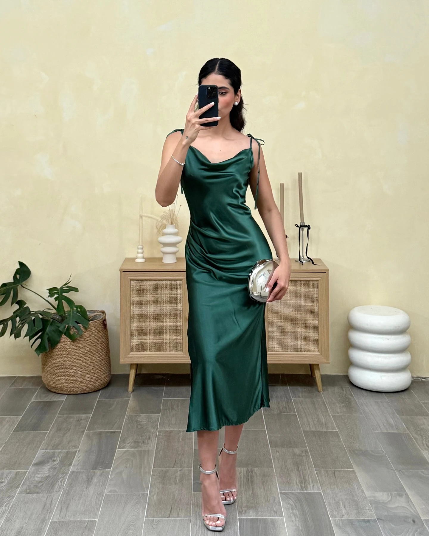 BABYONLINE サマーミディドレス 調節可能なスパゲッティストラップ ノースリーブ バックレスイブニングドレス サテン カーフレングス スプリットビーチドレス