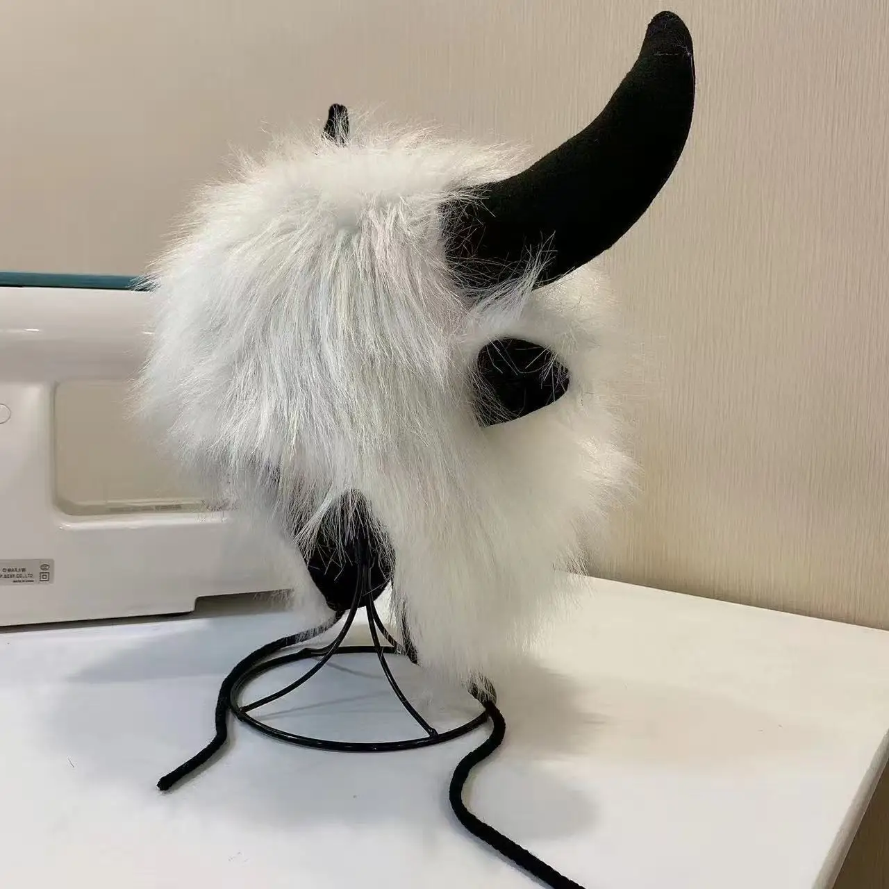 재미있는 겨울 두꺼운 소뿔 모자 남녀 공용 부드러운 플러시 귀 보호 모자 방풍 야외 사이클링 불 데몬 모자 남성 크리스마스 선물