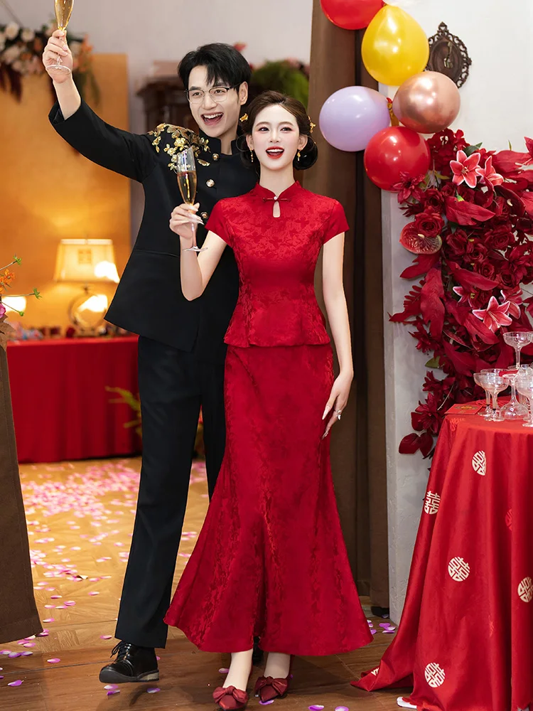 

Elegant Red Traditional Chinese Style Wedding Dress New Bride out of the Door Ceremony Wedding Ceremony