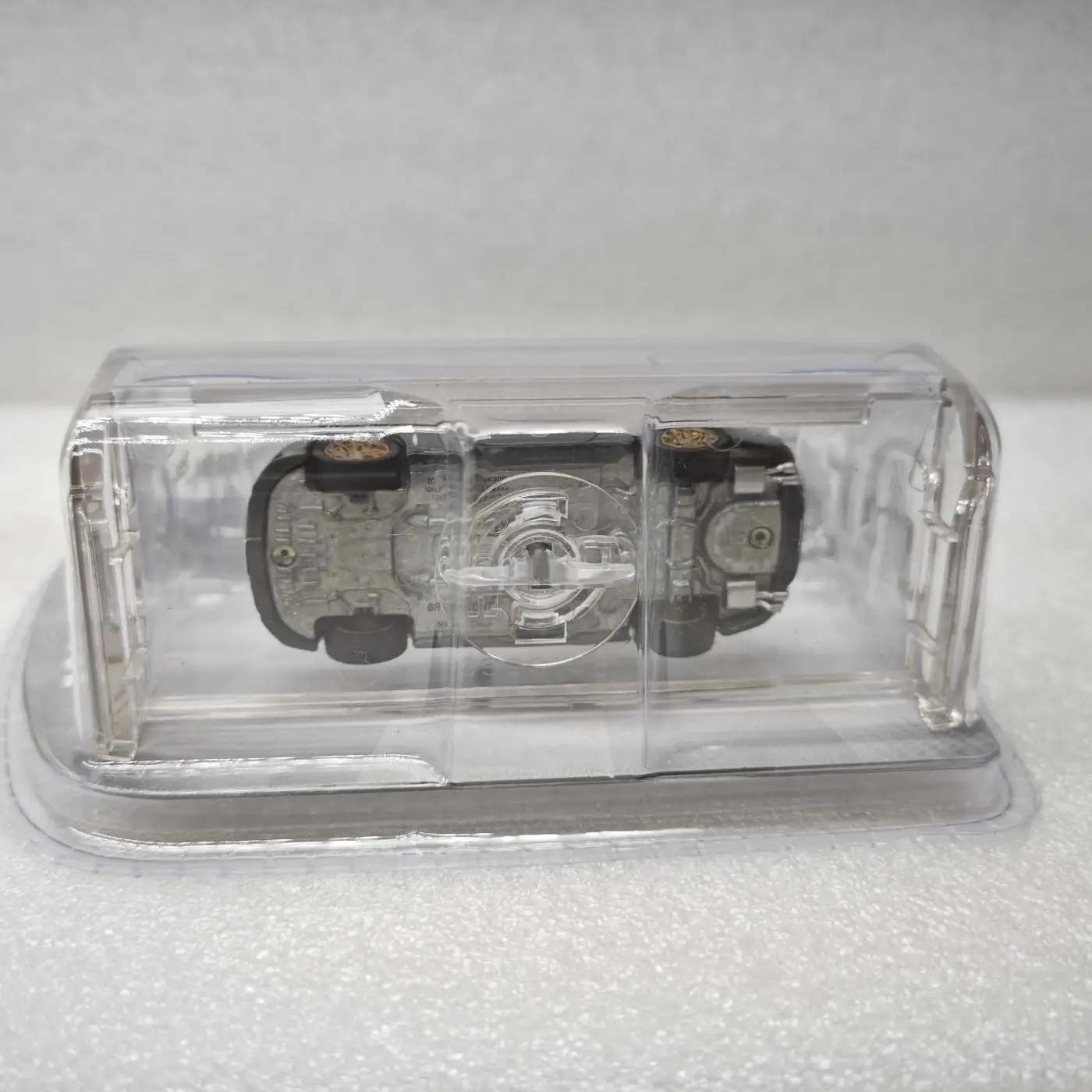 Greenlight 1:64 Showroom Floor Series 7 - 2024 Ford Mustang GT - رمادي داكن مع قاعدة صندوق العرض