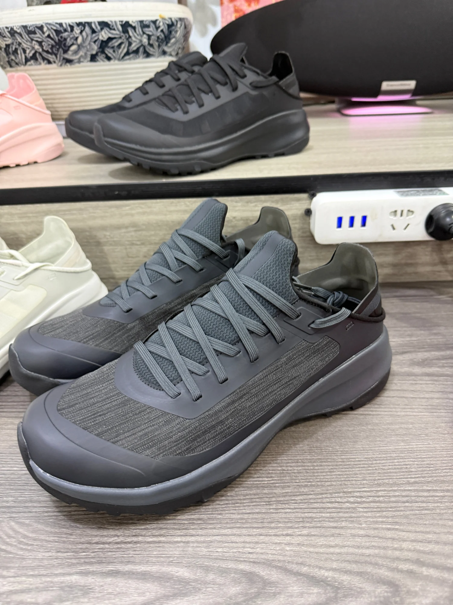 Unisex Outdoor Comfortable Sports Casual Shoes Breathable Mesh Seamless Taped Running Series Thick Bottom Rubber Outsole