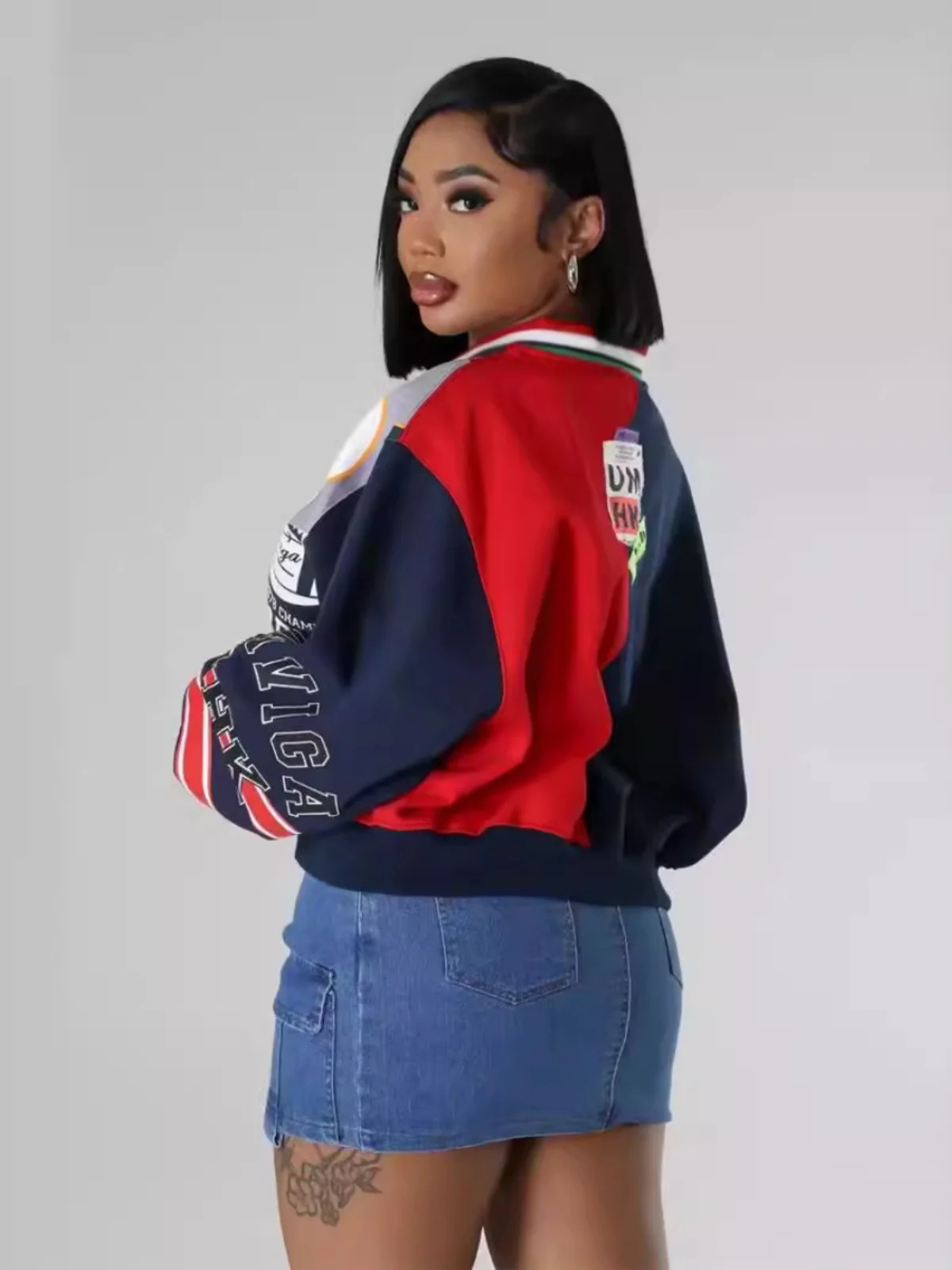 เสื้อฮู้ดพิมพ์ลายตัวอักษรตัดสีสันทันสมัยสำหรับผู้หญิง ฤดูใบไม้ร่วง ฤดูหนาว ดีไซน์ใหม่ ทรงหลวม สไตล์ลำลอง แนวสตรีท แขนยาว...