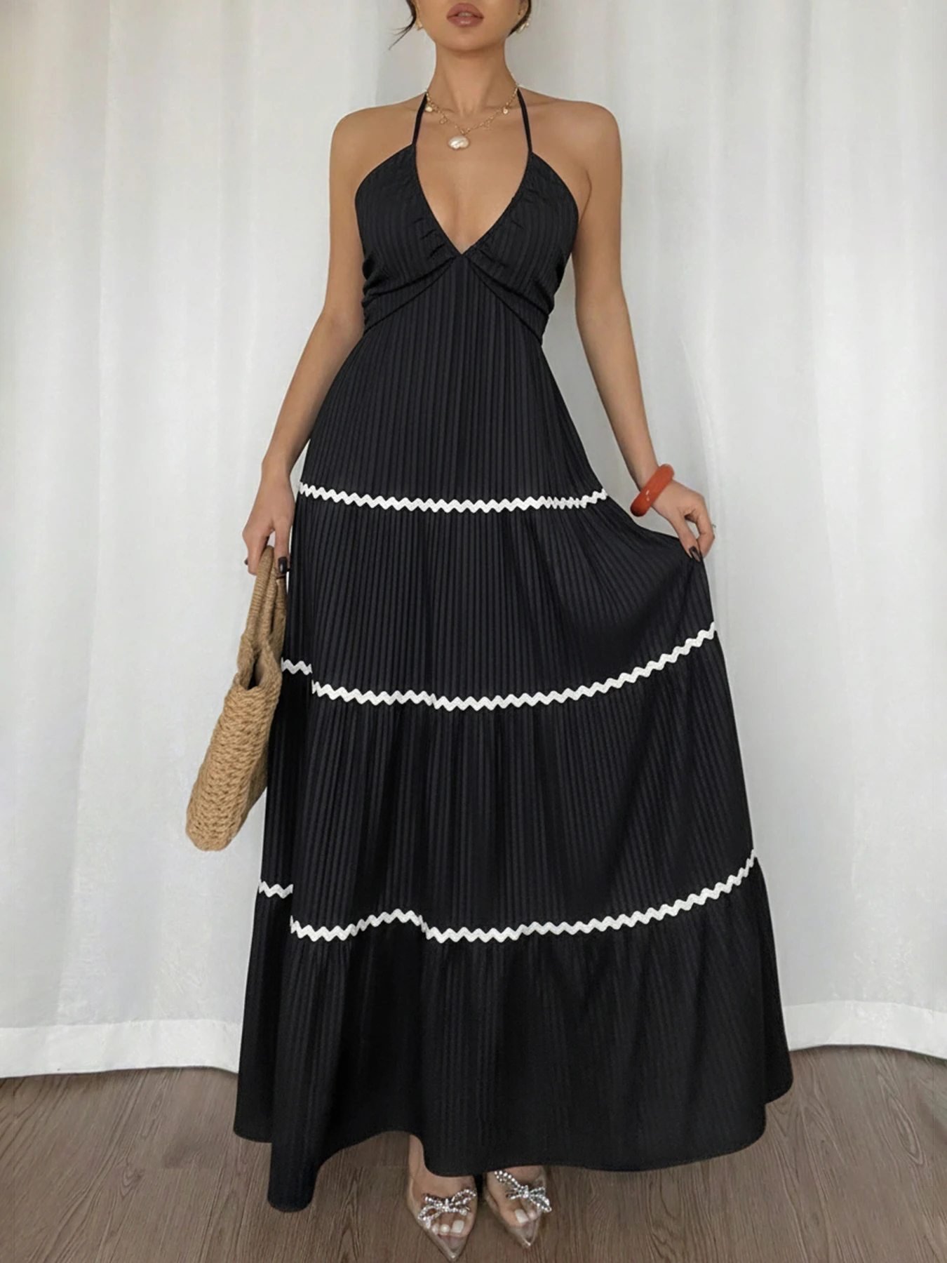 Summer new style sleeveless neckless V-neck beach-style dress for women from Europe and America view 2