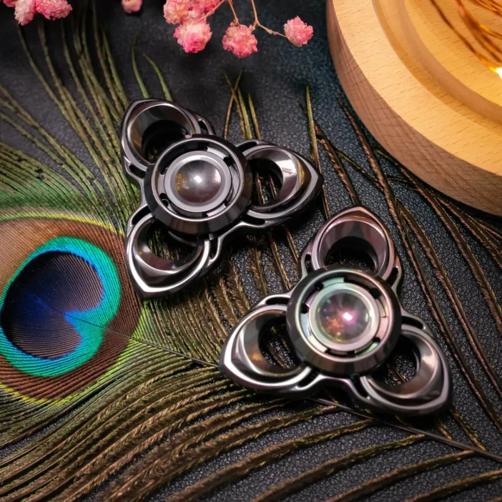 HALO.EDC Plume Fidget Spinner Disegni originali Fidget Toys per adulti Gadget per alleviare l'ansia Fidget Spinner a tre pale
