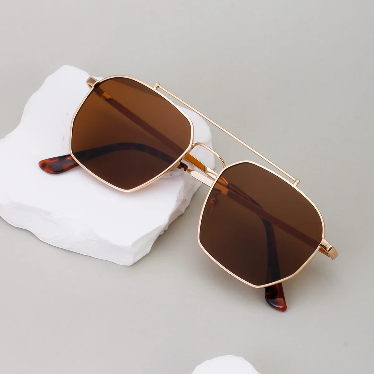 2025 New Fashionable Retro Square Sunglasses Metal Double Beam Polygonal Men's and Women's Personalized Sunglasses