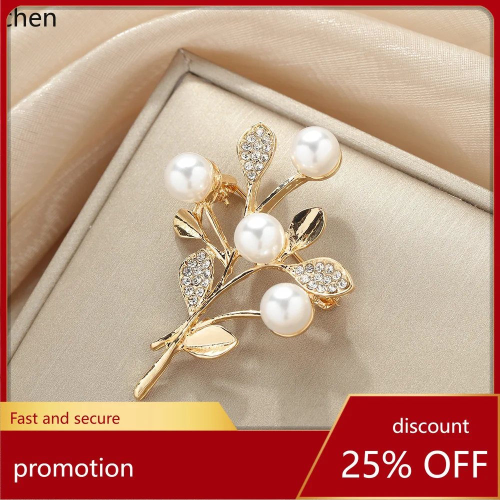 

Zml accessories: classic and elegant pearl-embellished brooch