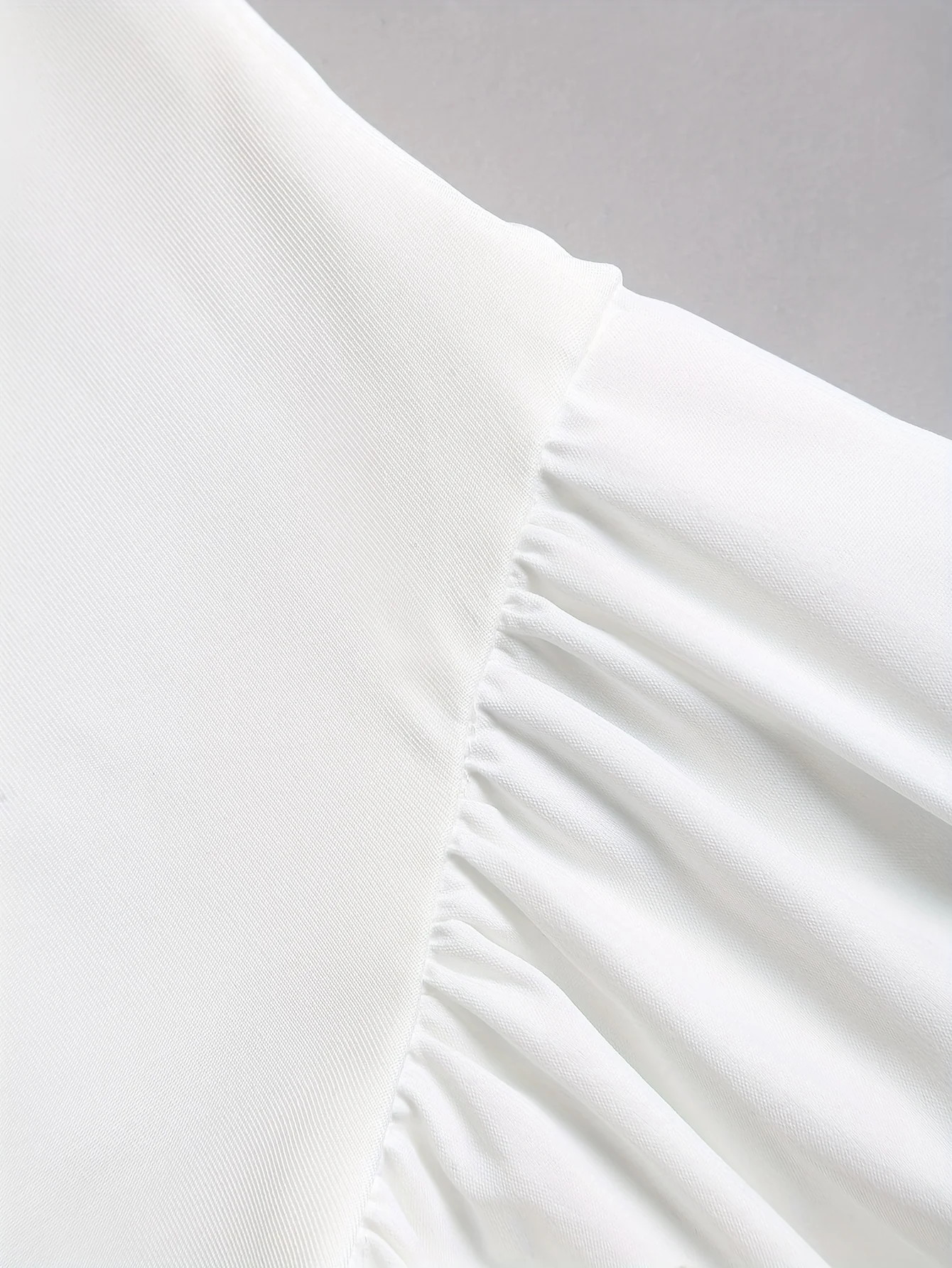 A new solid color sexy deep V cut-out halter-neck, and elegant wide-hem dress for ladies