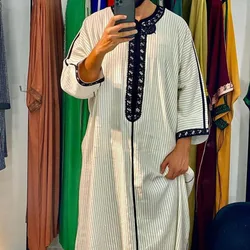 Ethik Stil Männer lange bestickte Freizeit Museum Robe Abaya Homme Musulman Islam Kaftan Arabisch Kleid Männer Robe Stoff Muslim gedruckt