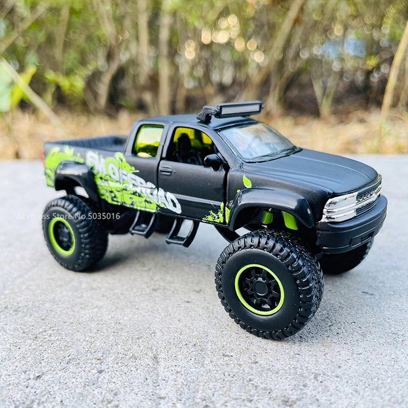 Maisto 1:43 1999 Chevrolet Silverado 4X4 big feet modified version alloy die-casting car model toy collection gift