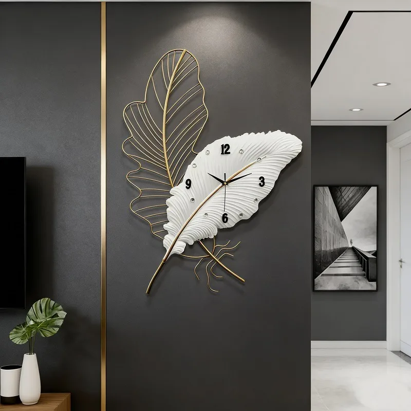 Feder-Wanduhr Moderne Kunst-Wanduhr Ästhetische Wanduhren Geräuschlose Minimalistische Elegante Wohnzimmer-Uhren mit Licht-Dekor