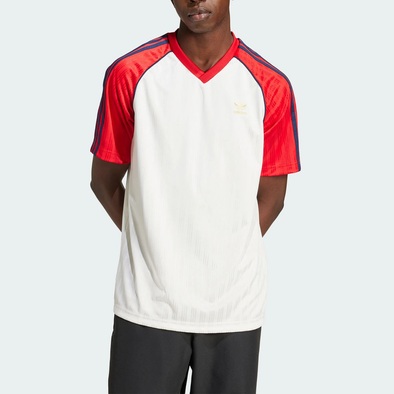 

Мужская спортивная дышащая футбольная майка Adidas с тремя полосками и v-образным вырезом IY4857