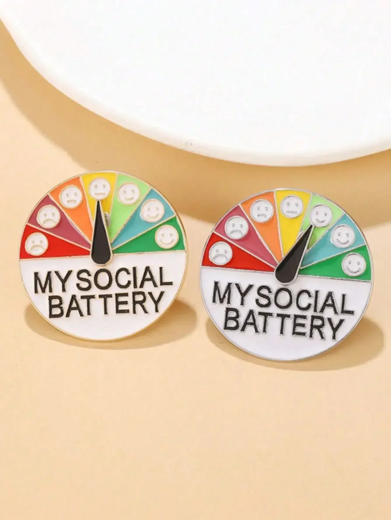 Fashion and Creative Lightning Slider Brooch, Round Seven Days A Week, Personalized Mood Expression, Metal Badge Brooch