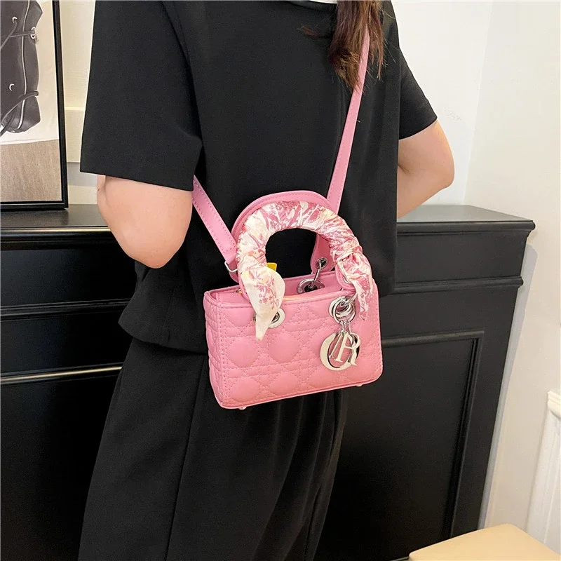 

Elegant Ladies Crossbody Bag Premium Leather Material Luxury Brand Edition Famous Designer Inspiration Versatile
