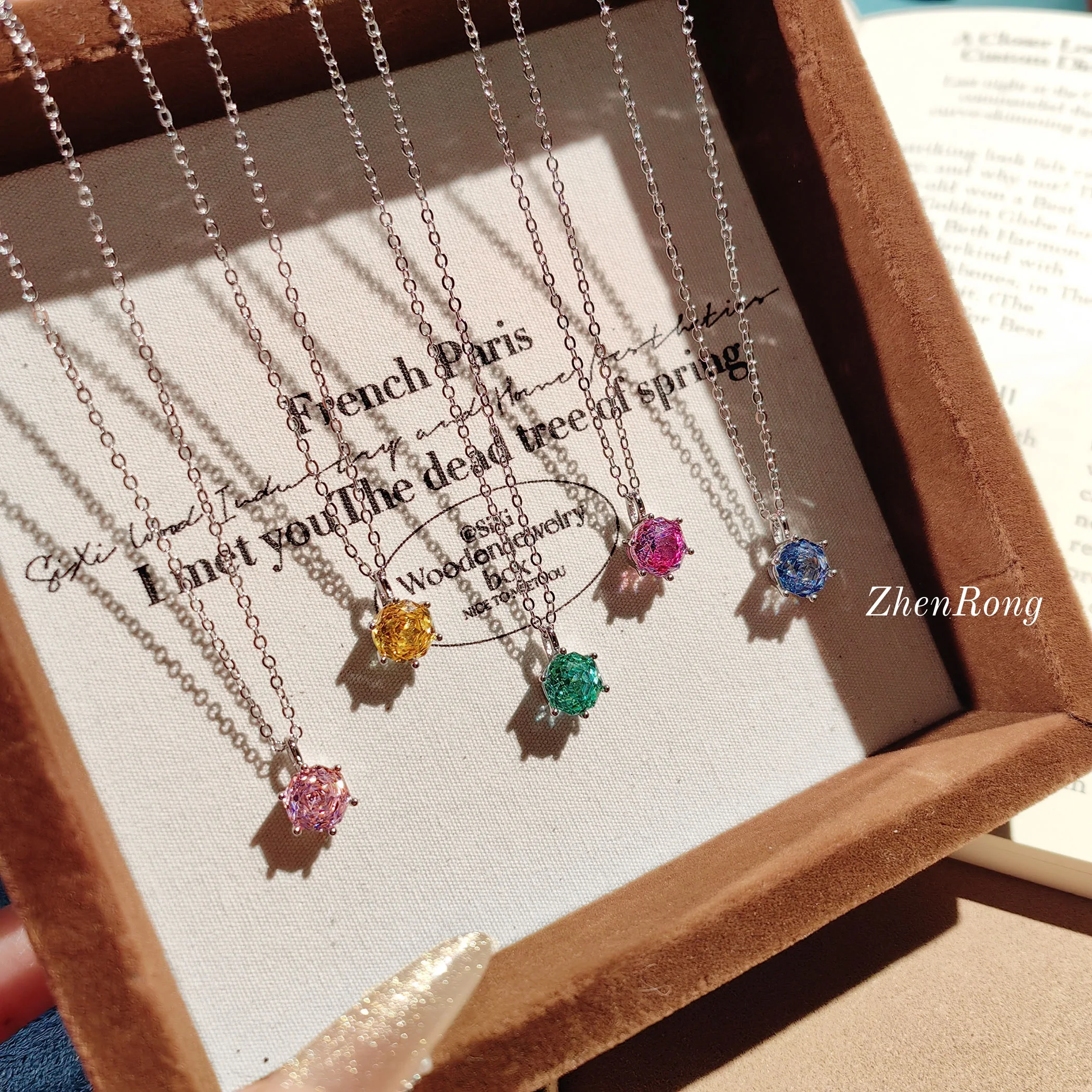 

Light luxury octagonal six claw necklace inlaid with high carbon diamond multicolor necklace for women