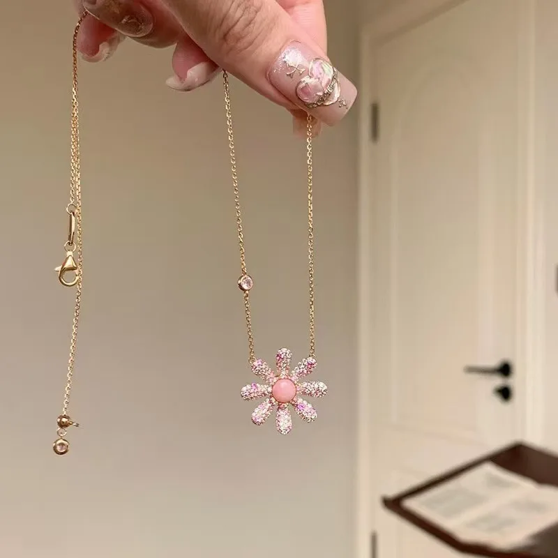 New light microscope zircon Daisy pendant necklace atmosphere feeling romantic luxury senior clavicle necklace