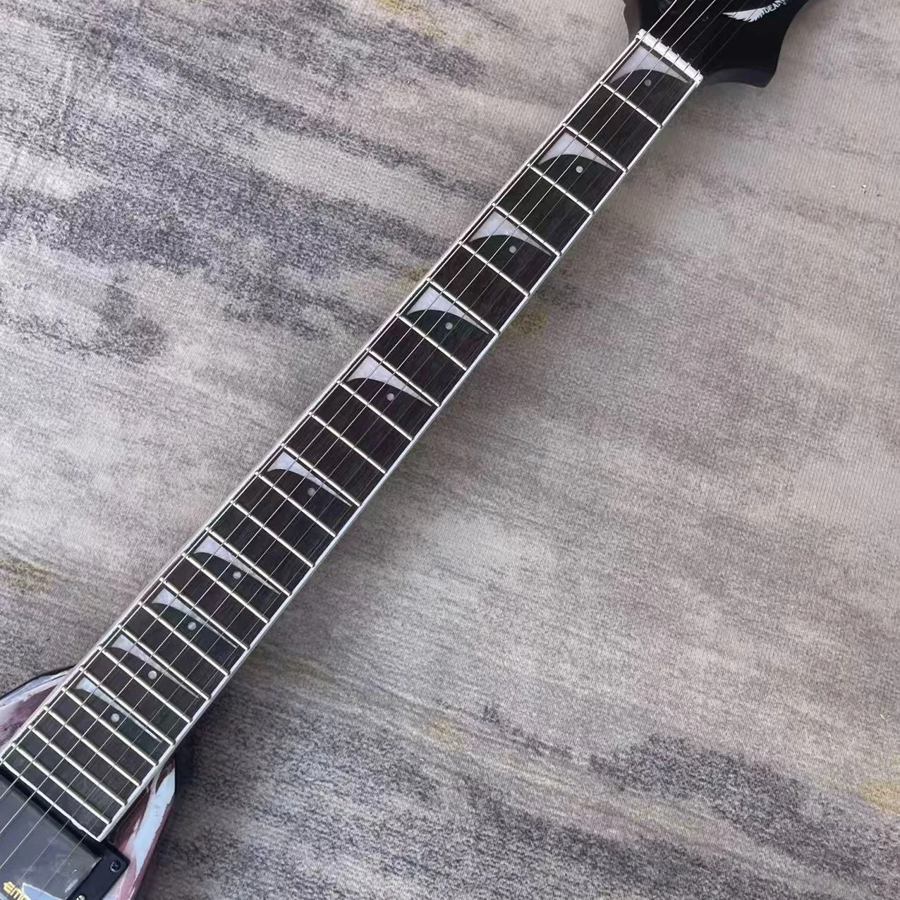 Death Metal Electric Guitar Triangular Tail Body Red Wing Paint Finish HH Sealed Pickups Hardtail Bridge 24 Frets Visual  Sonic view 6