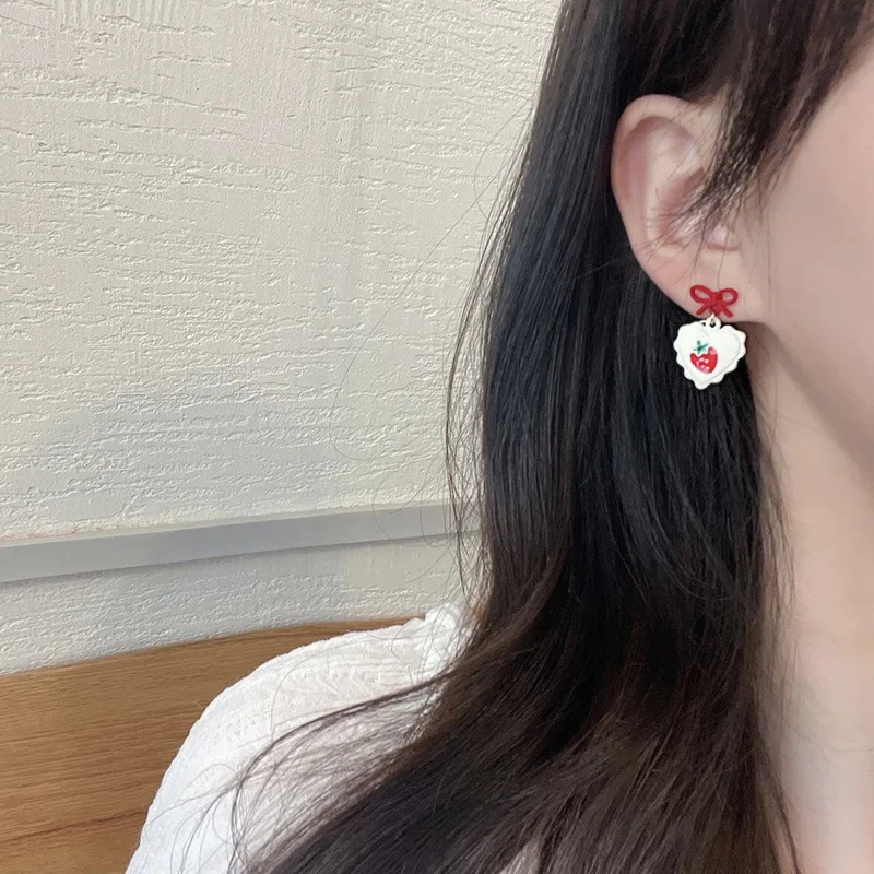 Pendientes de lazo rojo para mujer, aretes colgantes de corazón de fresa dulce, joyería de fiesta coreana, regalos de moda, novedad