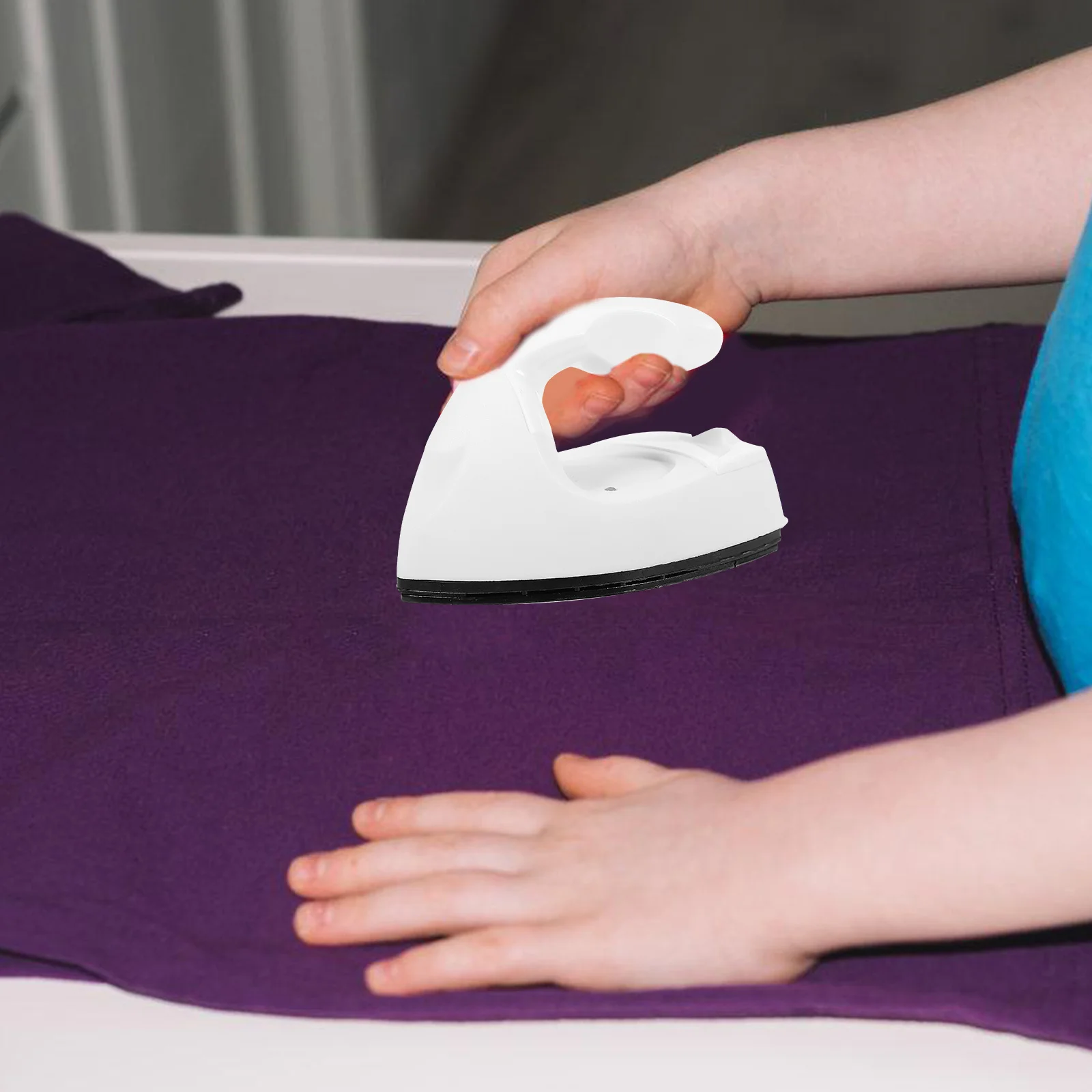 

Small Mini Iron Handheld Steam Kid Safe Multi-Use Portable Electric Steam Iron Home Travel Lightweight Electric Steamer