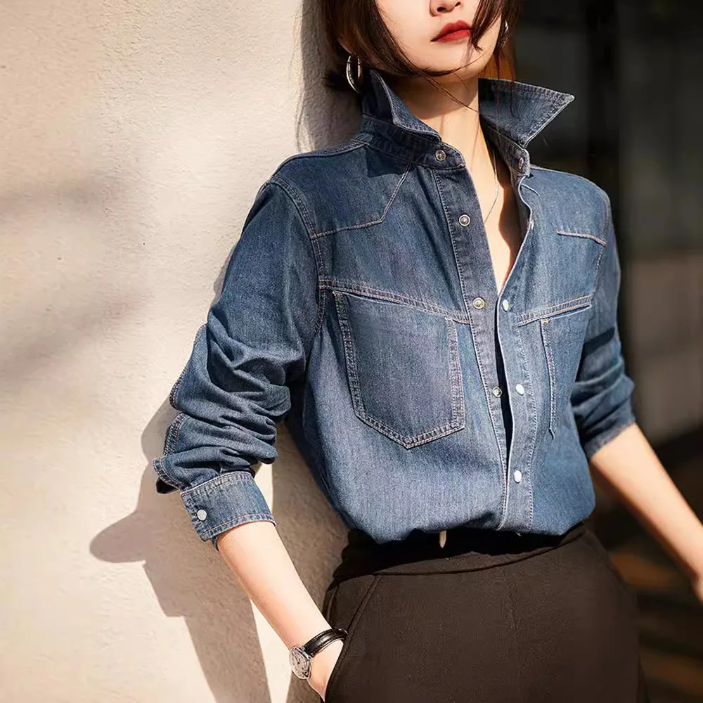 

Женская джинсовая рубашка-топ в винтажном стиле, однобортная, с отложным воротником, карманами, эффектом потертости, осенняя коллекция 2026, уличный стиль