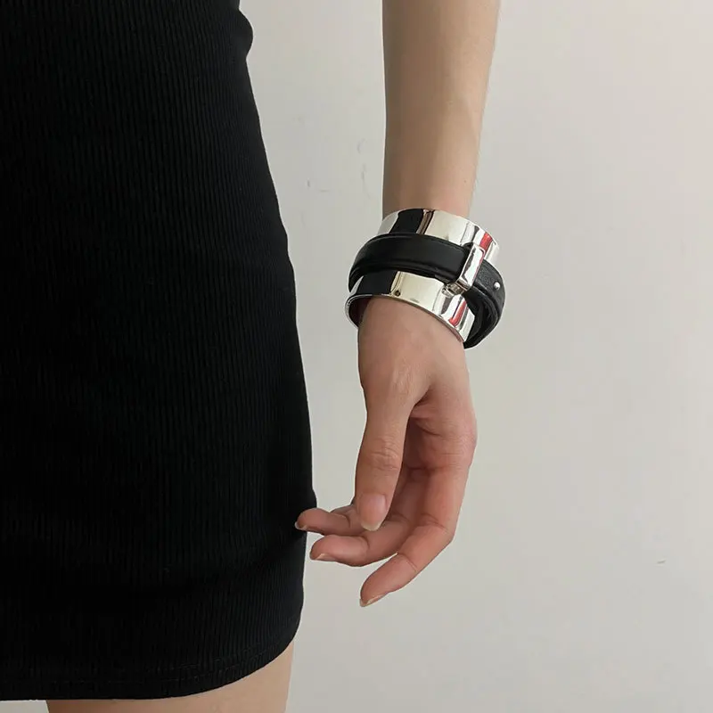 new exaggerated fashion show metal leather wide open bracelet light luxury luxury small high-grade exquisite bracelet