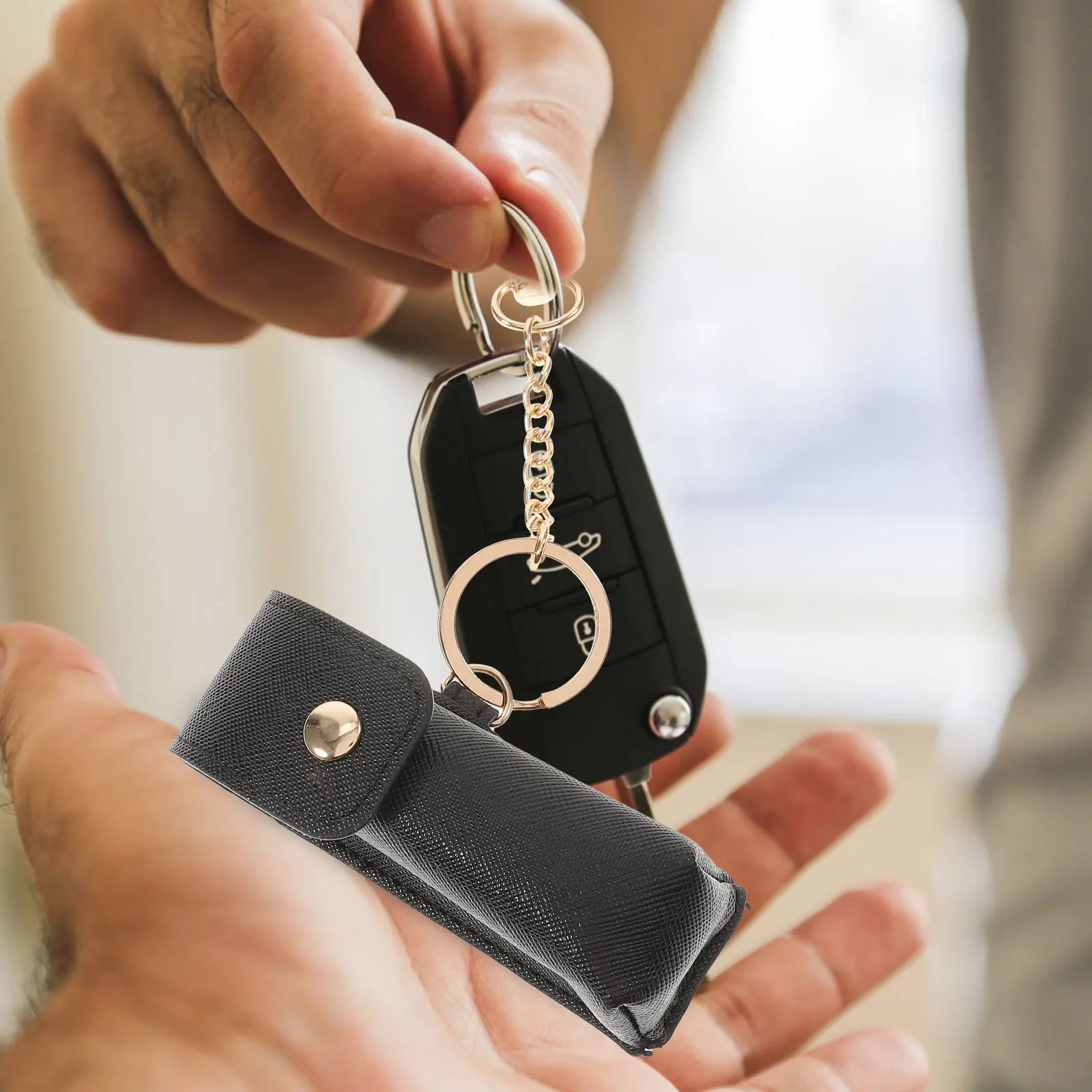 

1pc Lipstick Protective Case for Women Keychain Holder Bagging Storage Black Durable Long-Lasting Lip Balm