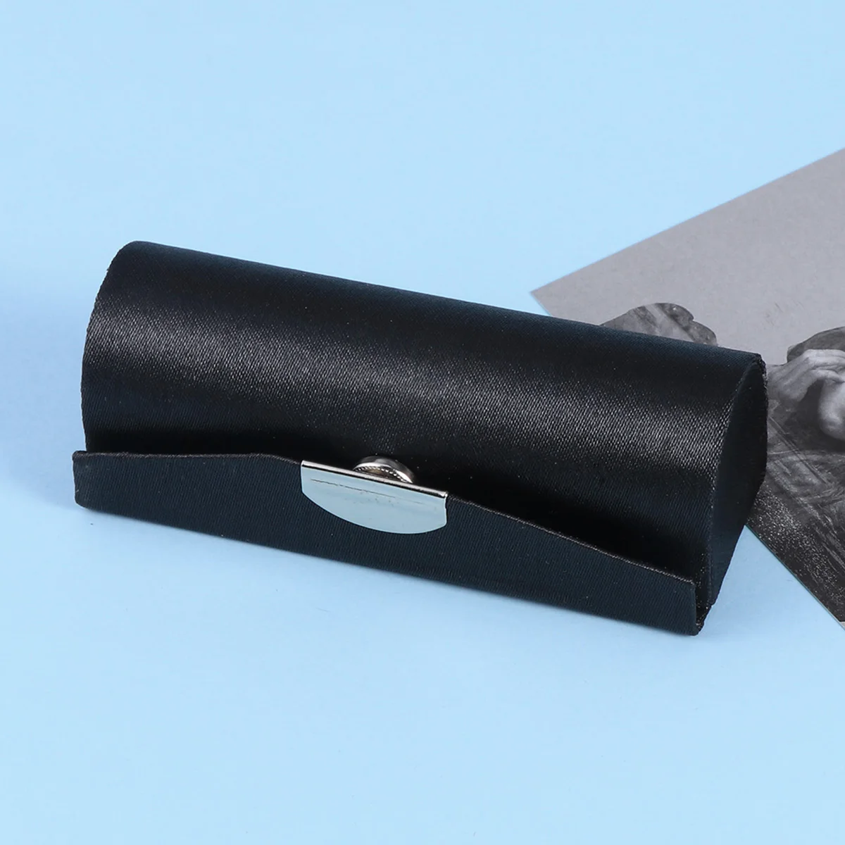 กล่องใส่ลิปสติกแบบพกพาสะดวก พร้อมกระจก ปิดล็อคแน่นหนา ทนทานต่อแรงกระแทก สำหรับจัดเก็บลิปกลอส บาล์ม และเครื่องสำอางจำเป็น