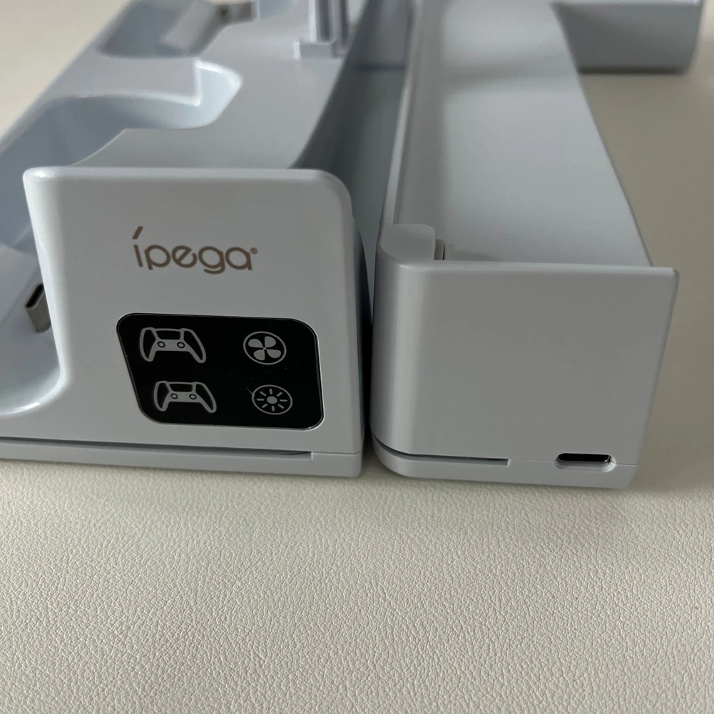 ขาตั้งระบายความร้อนพร้อมที่แขวนหูฟัง PS5ตัวควบคุมคู่สำหรับคอนโซลที่บางเฉียบสำหรับ PlayStation 5แผ่นดิสก์บาง & รุ่นดิจิตอล