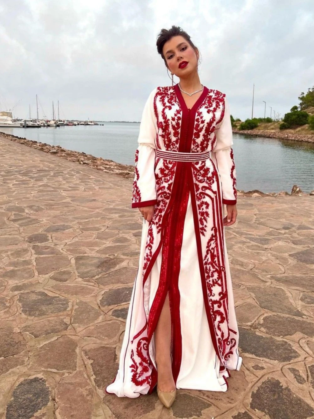 2025 Dubai V-neck Evening Dress Lace Moroccan Long Sleeve A-line Bridal Dress Caftan Customized Floor-length Gown Robe De Mariée