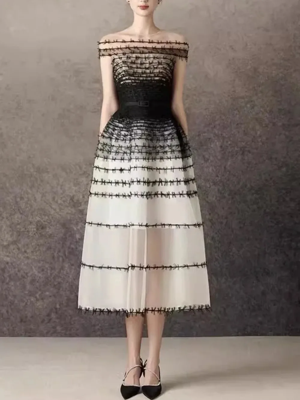 Elegant Women 3D Decorative Spliced Mesh O-Neck Pullover Dress Slim Contrast Color Party Dresses 2026 Summer New 23ZKQBL