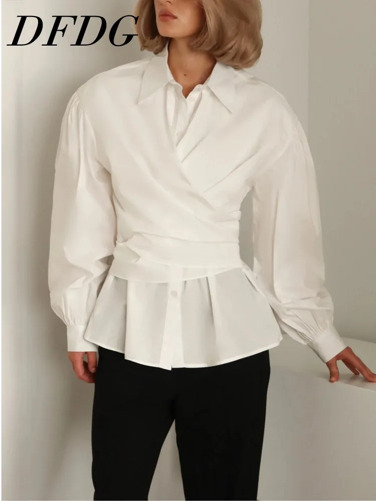 

Женская блузка DFDG Весна 2026 с запахом спереди, отложным воротником, пышными рукавами, драпировкой на талии и подолом-пеплум, элегантная офисная повседневная блузка-рубашка
