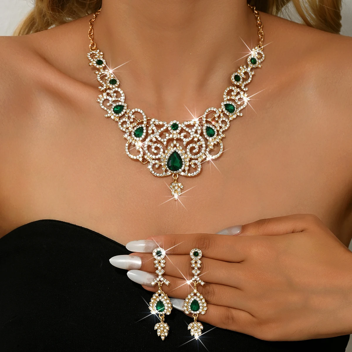 Cross Border Fashionable and Atmospheric Leaf Studded Diamond Earrings Necklace Set, Dance Party Costume, Luxurious Jewelry Set