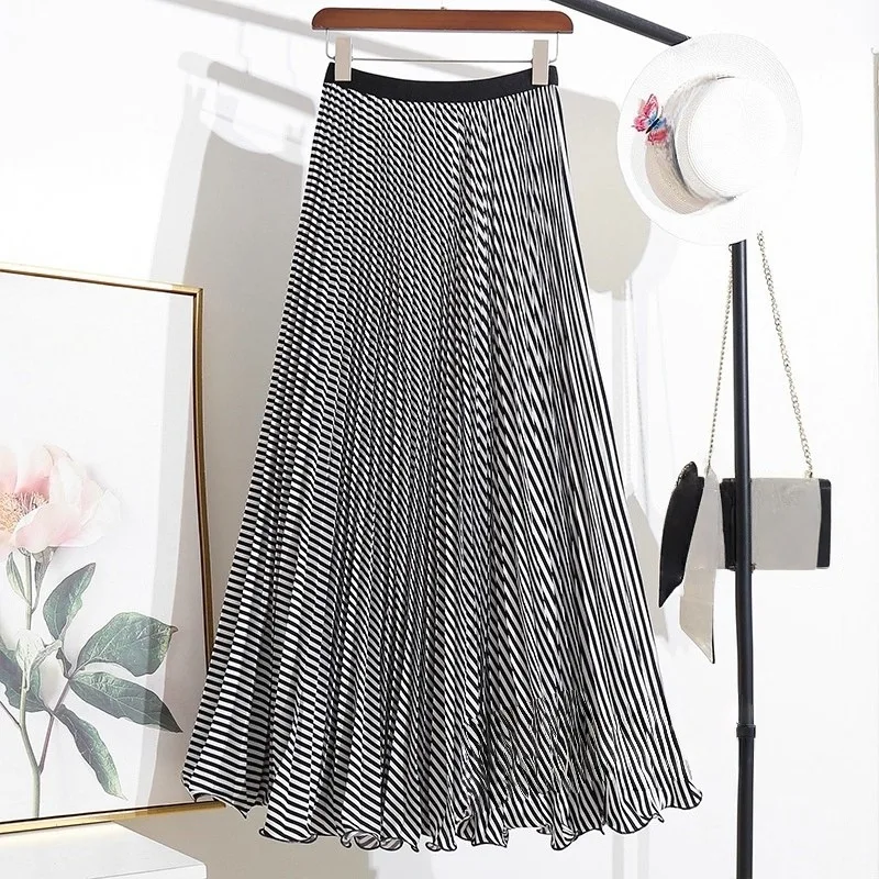 กระโปรงยาวทรงเอพลีทลายทางสีแดงสไตล์วินเทจสำหรับผู้หญิง เอวสูง ทรงหลวม สไตล์ลำลอง กระโปรงยาวพลิ้วไหว  ชุดฤดูใบไม้ผลิ/ฤดูร้อน 2026