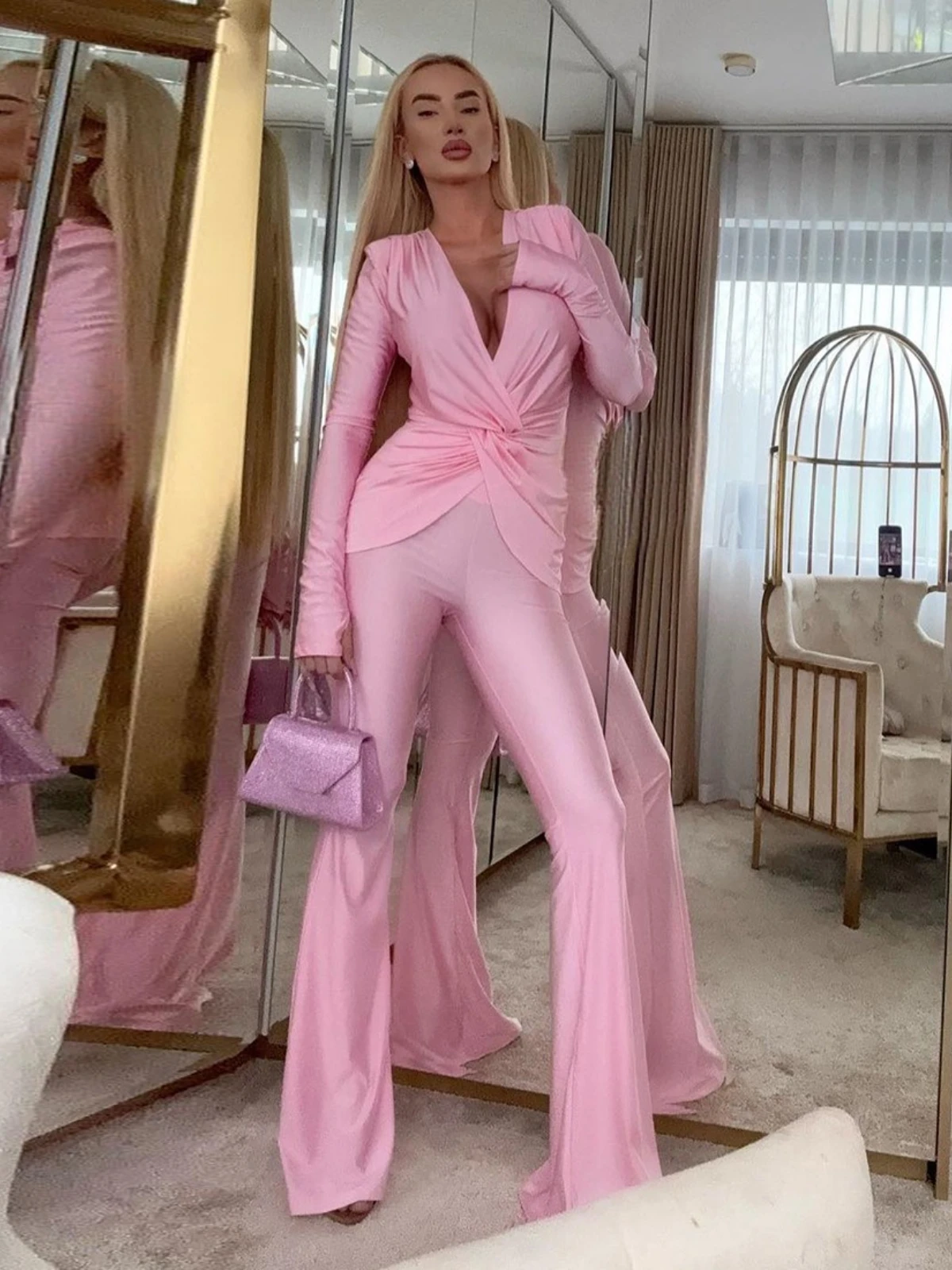 

SsTss Женский элегантный розовый комплект из 2 предметов Повседневный костюм с глубоким V-образным вырезом и длинными рукавами, нестандартный топ и брюки-клеш, одинаковые костюмы