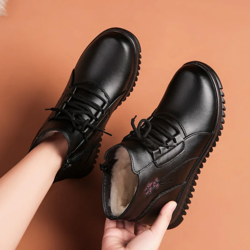 

2024 New Autumn Winter Genuine Leather Ankle Boots Women's Plus Velvet Warm Short Boots Ladies Casual Lightweight Flat Boots