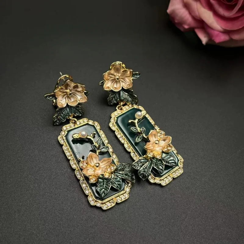 Fashion High-End New Middle-Aged Imitation Jade Carved Glass Pearls Retro Earrings For Women Jewelry Accessories Gifts Wholesale