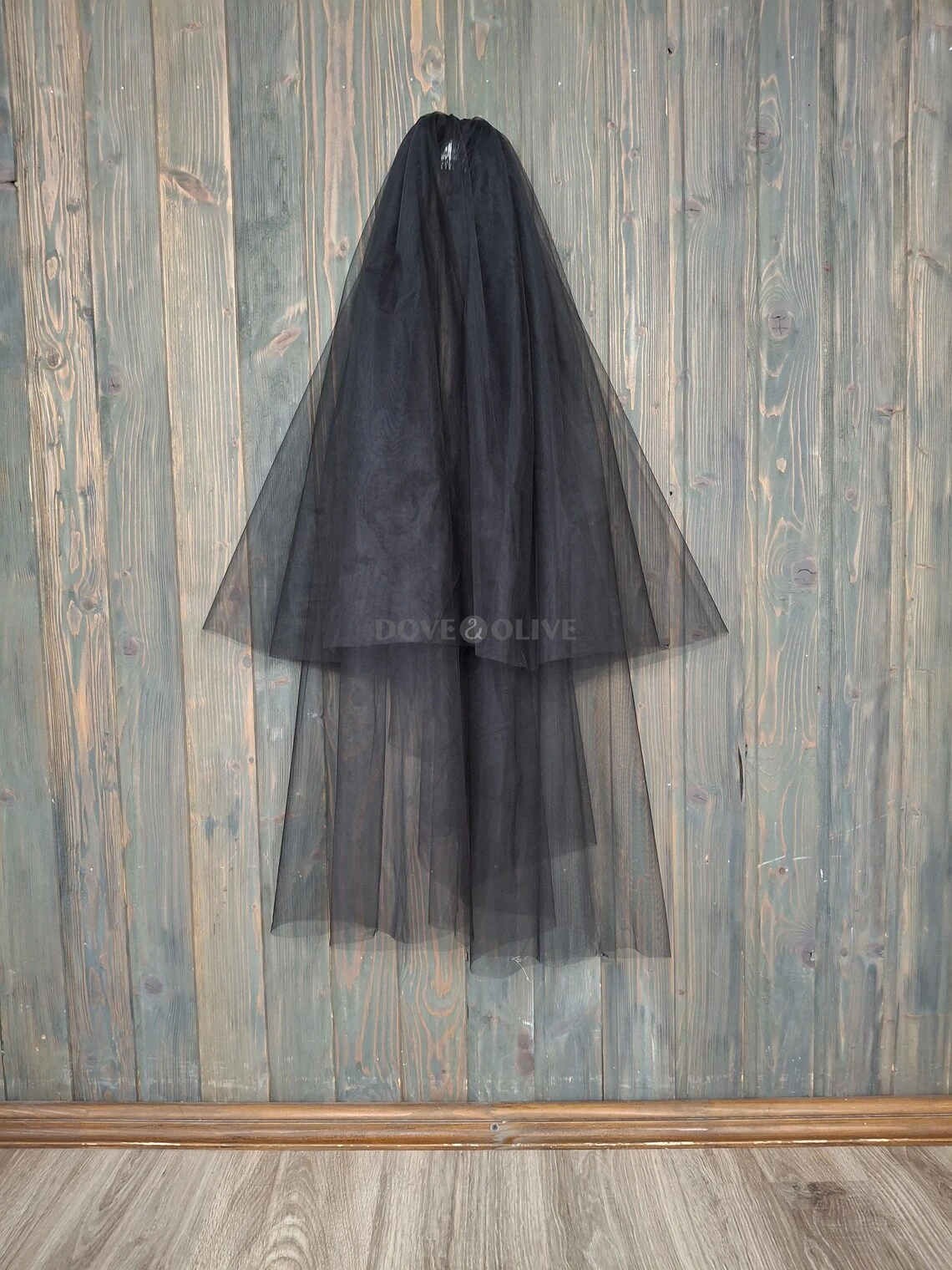 

Черная свадебная фата с обрезанным краем 65–100 см для ведьмы. Короткая готическая черная фата, двухъярусная фата с расческой. Черная фата-мантилья.