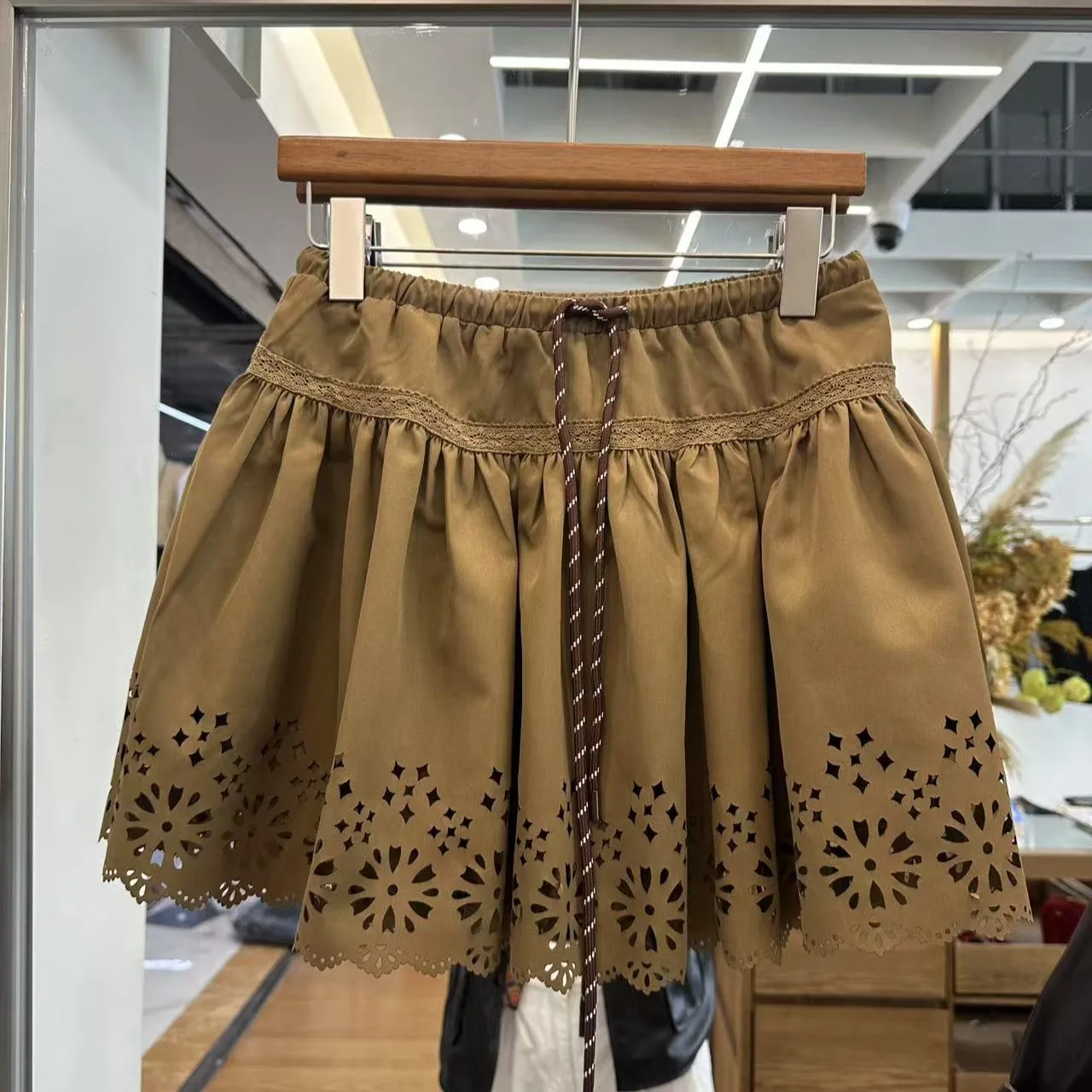 刺繍入り透かし彫りスカート レディース パフスカート 細見え おしゃれ 秋 2025 新作 中国メーカー