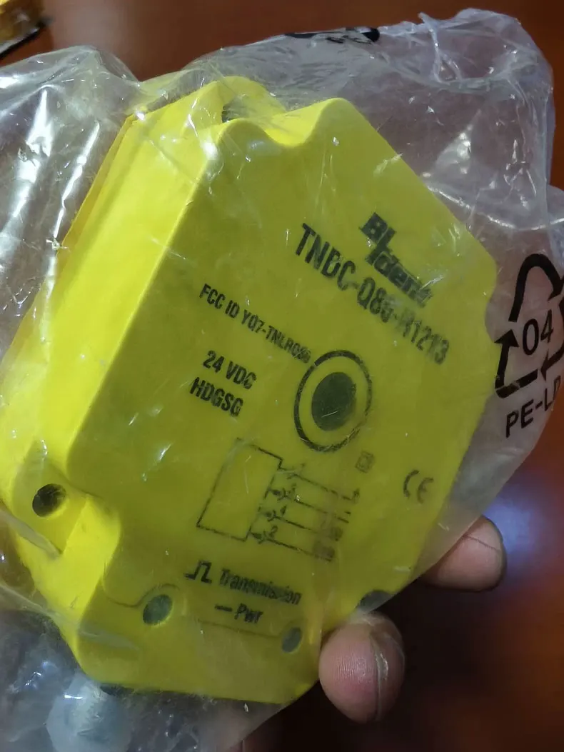 100% New and Original TNDC-Q80-R1213 Read/Write Connector 100001086 FedEx /UPS / DHL fast delivery Warranty One-year