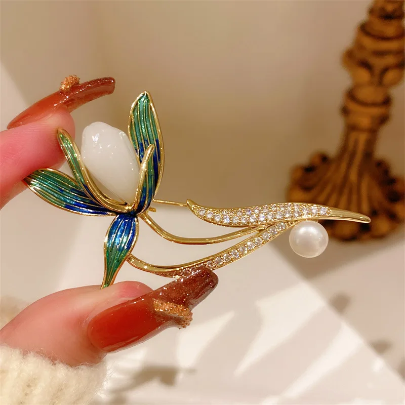 Lotus Brooches For Women Elegant Luxurious Drop Oil Magnolia White Create Pearl Pin Party Accessories Exquisite Jewelry Gift