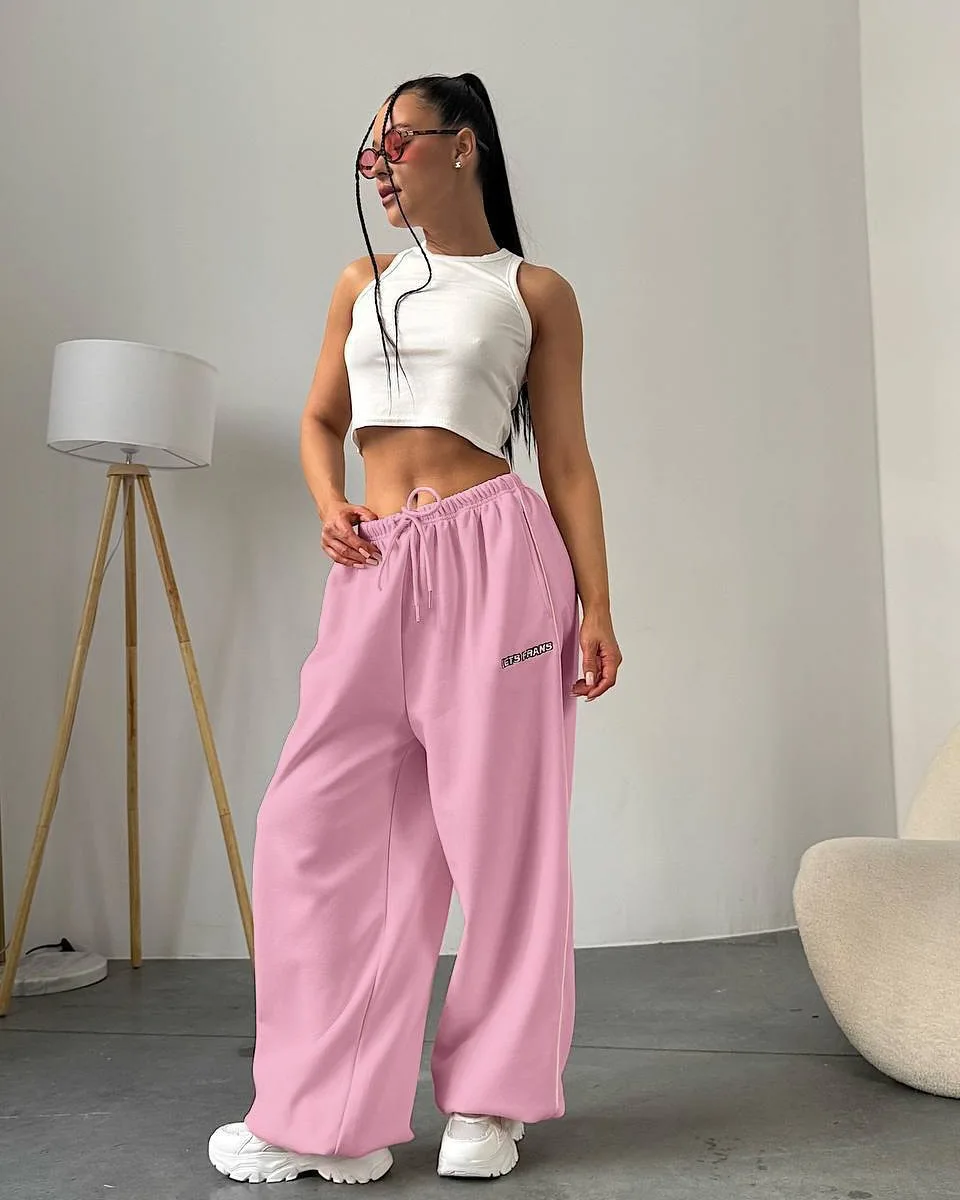 กางเกงกีฬาขากว้างลายทางสําหรับผู้หญิงในฤดูใบไม้ผลิและฤดูใบไม้ร่วง หลวมและกระชับสัดส่วน กางเกงลําลองขาตรงที่มีความรู้สึกการหย่อนคล้อย