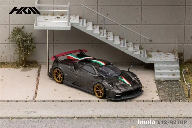 

HKM Premium 1:64 Pagani Imola V12 Silver Presentation / Carbon Black limited999 Diecast Model Car