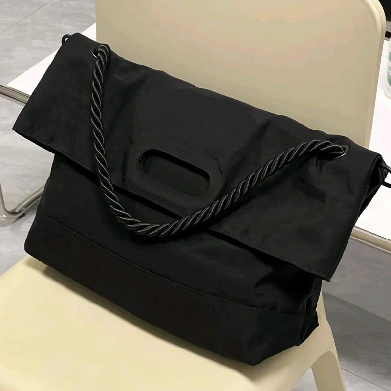 Borsa a tracolla in tessuto di nuova moda per donna borsa da postino Versatile borsa Tote per pendolari borsa grande di tendenza fresca