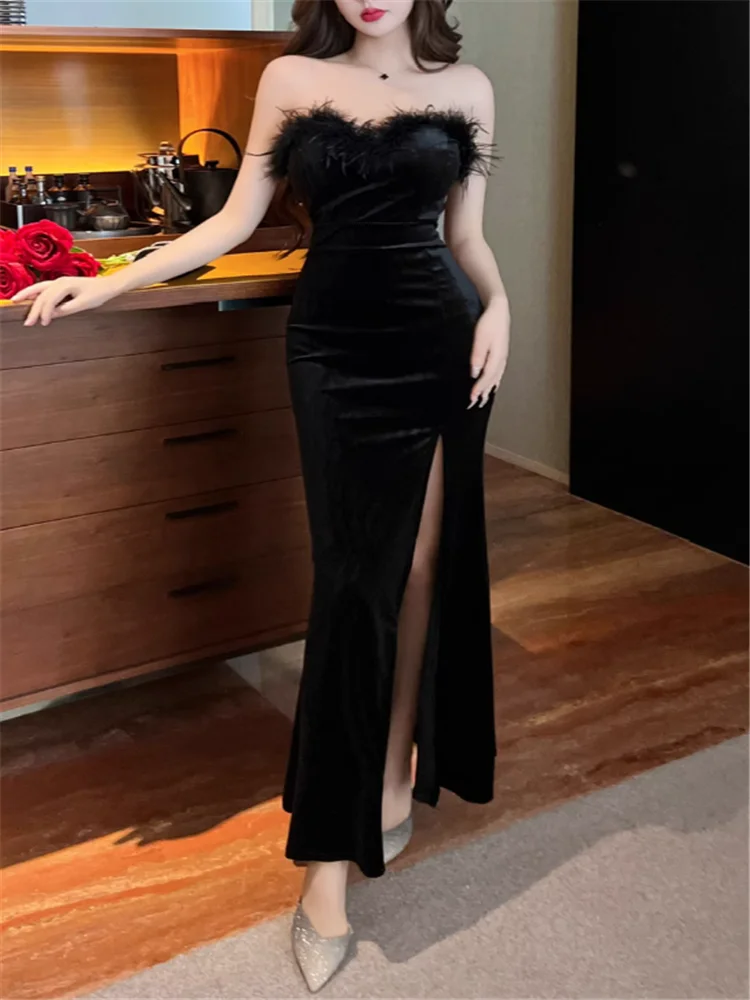 セクシーなハイ スリット ストラップレス フェザー ブラック ベルベット イブニングドレス ファッション ノースリーブ ファー スラッシュネック ペンシル ロング パーティードレス