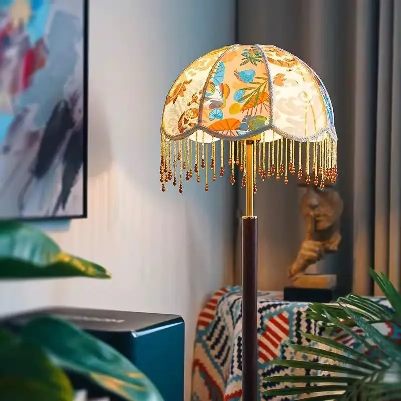 

Средневековый тканевый торшер с кисточками для гостиной, дивана, спальни, прикроватная тумбочка в стиле ретро, лампа с бахромой и принтом, ножной выключатель