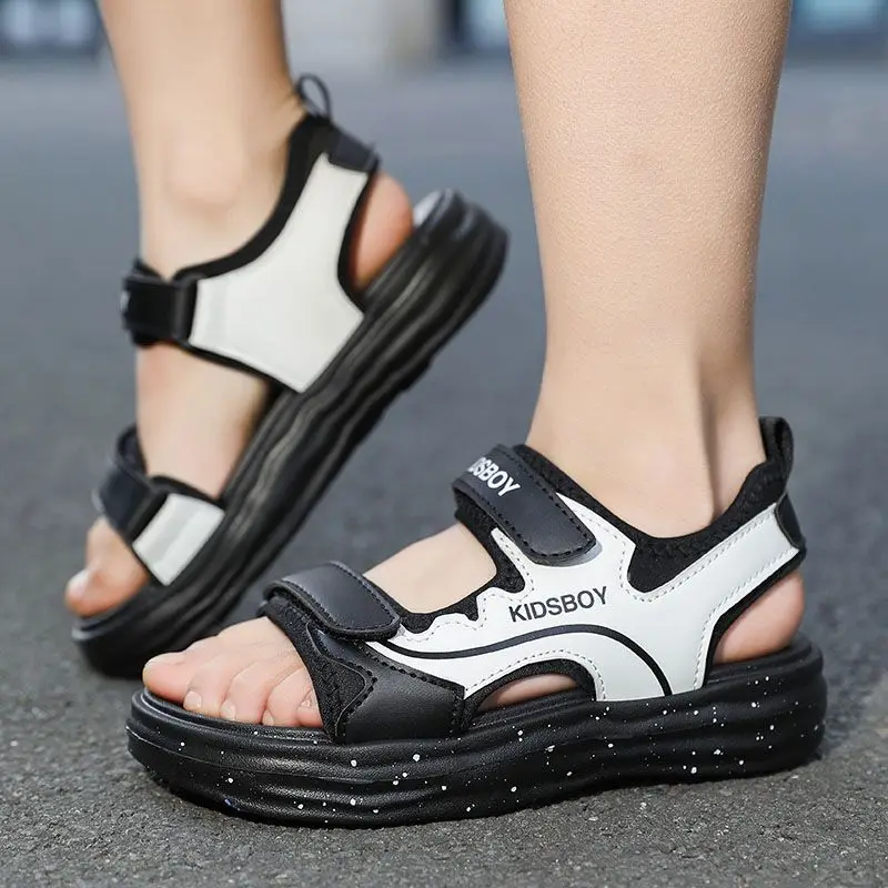 

Стильные детские сандалии с мягкой подошвой, новые, с толстой подошвой, легкие, для пляжа и активного отдыха, универсальный простой дизайн для школьников